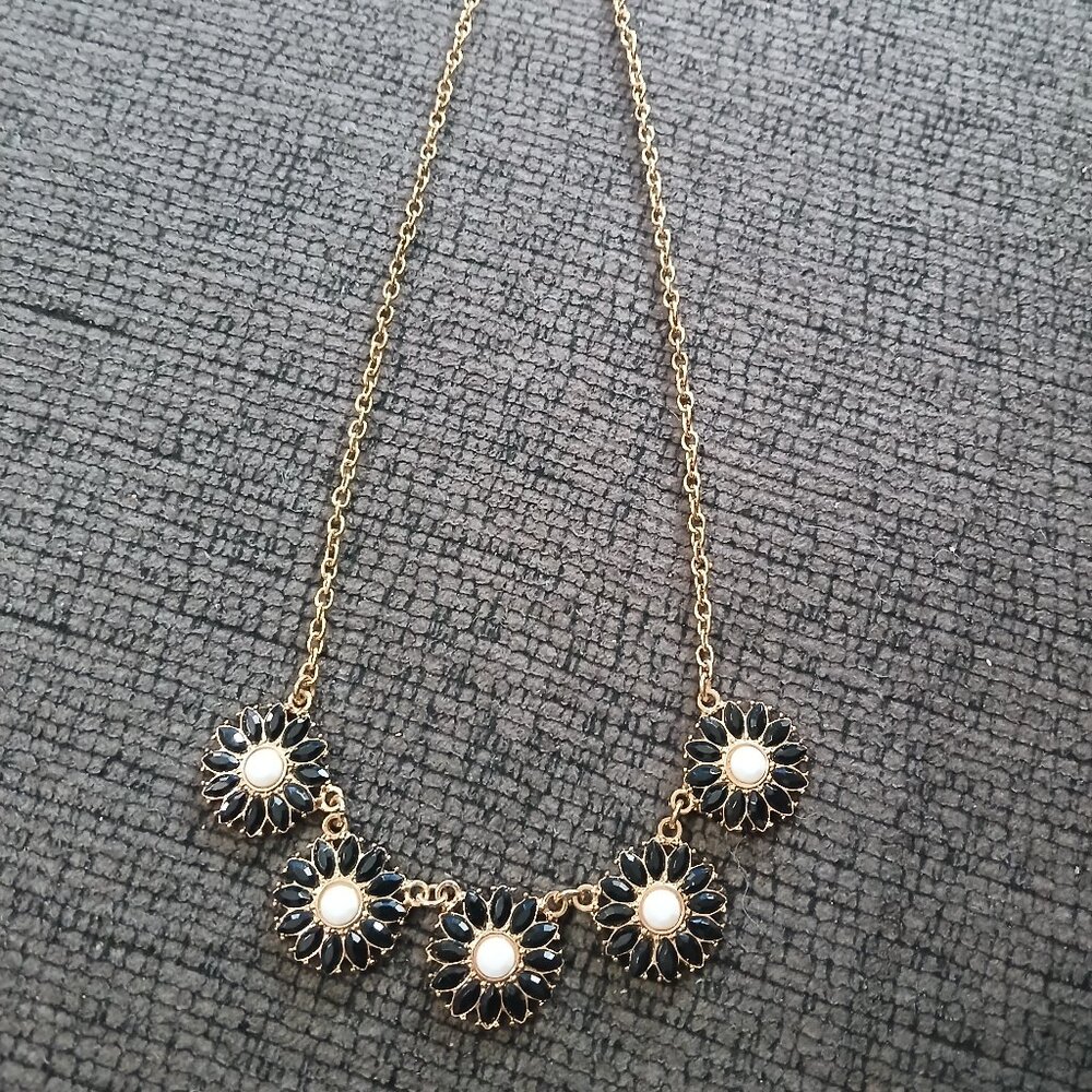 Daisy necklace